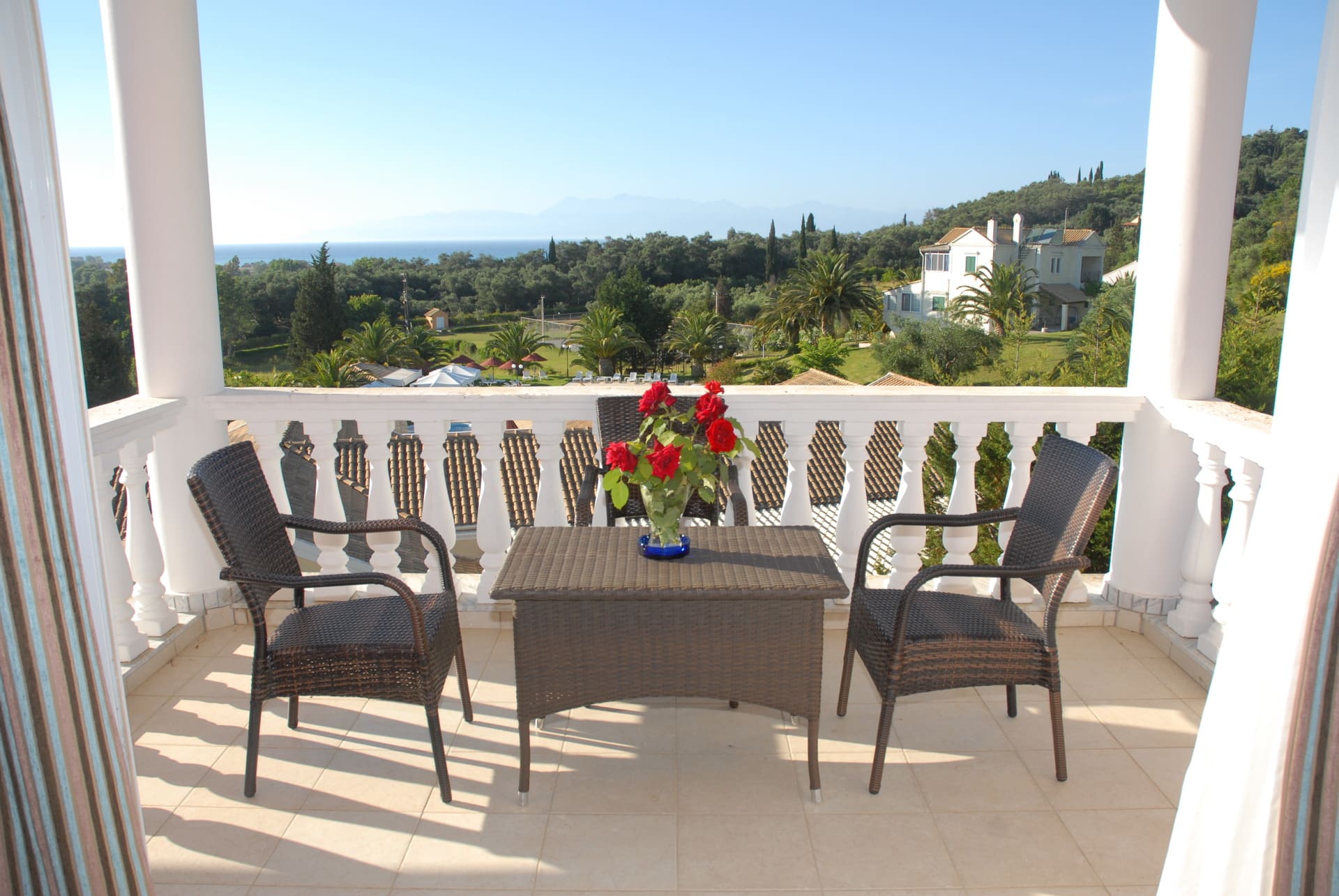 Rebeccas Village hotel pogled sa terase.jpg