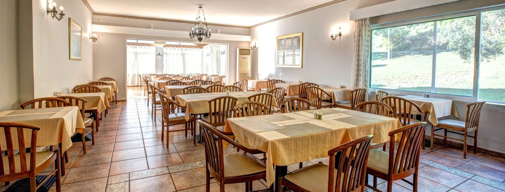 Rebeccas Village hotel restoran.jpg