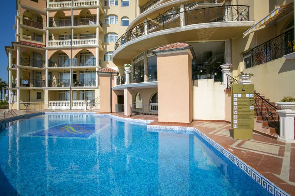 Atrium Beach Hotel-Bazen.jpg