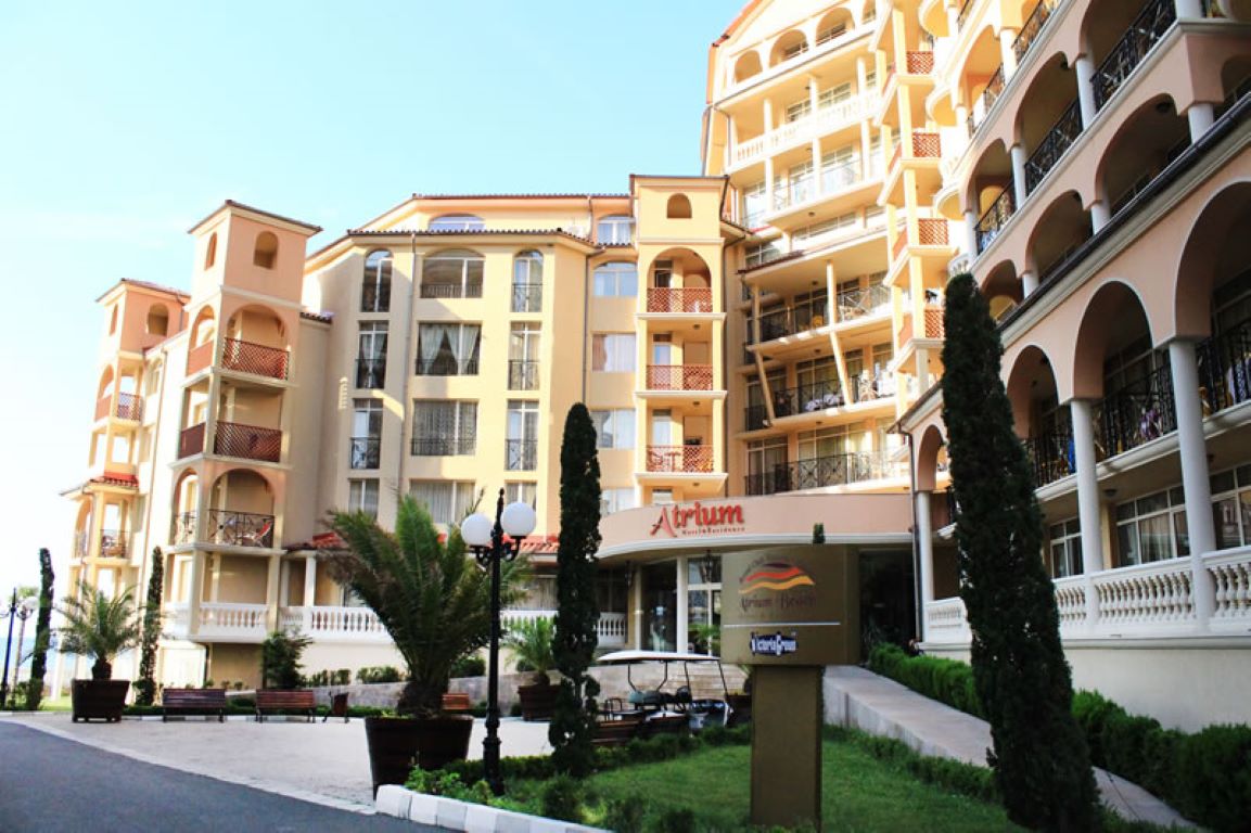 Atrium Beach Hotel-Prilaz hotelu.jpg