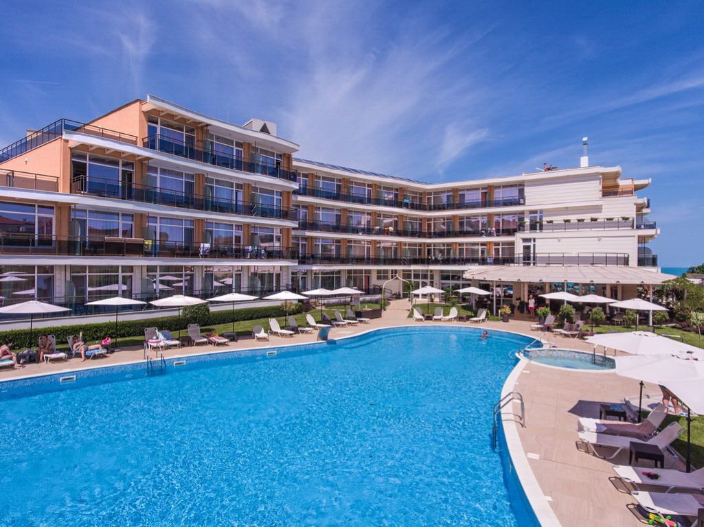 Miramar Kavaci Hotel-Bazen.jpg