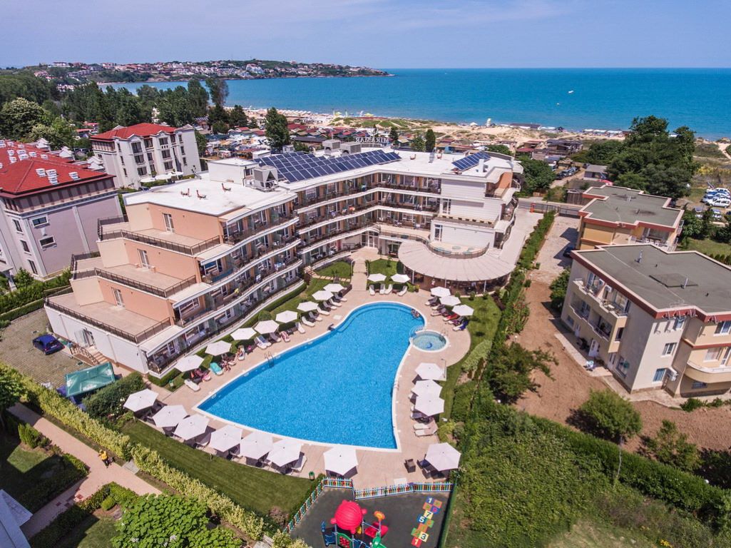 Miramar Kavaci Hotel-Panorama hotela.jpg