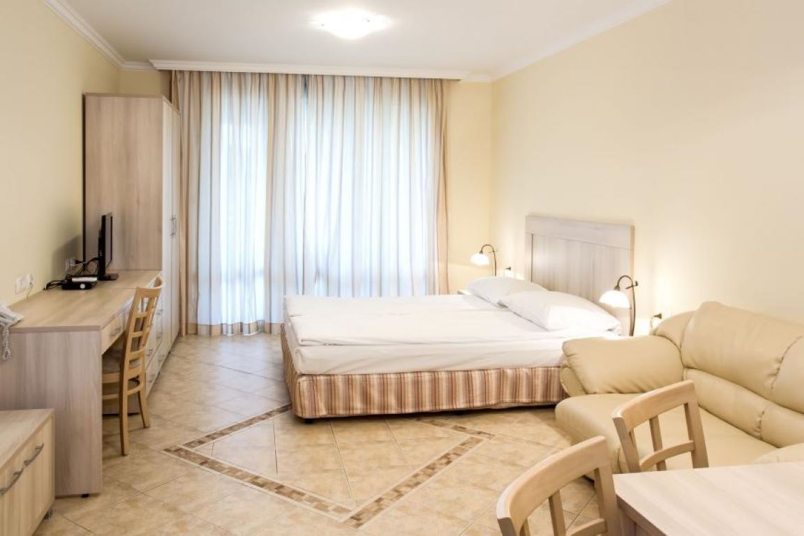 Hotel Santa Marina-Studio park.jpg