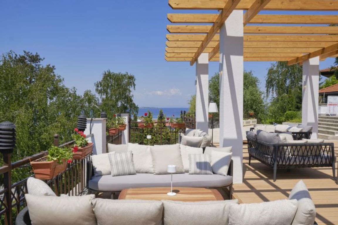 Hotel Santa Marina-Terasa bara.jpg