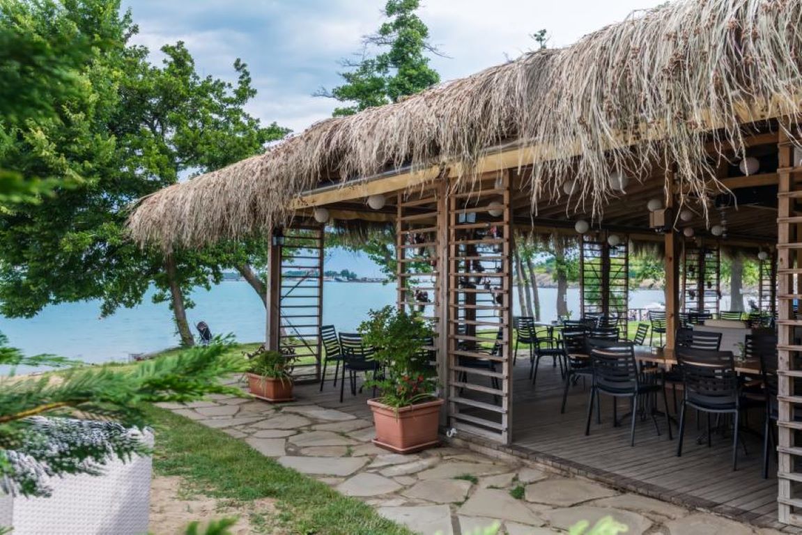 Santa Marina Hotel-Bar na plazi.jpg