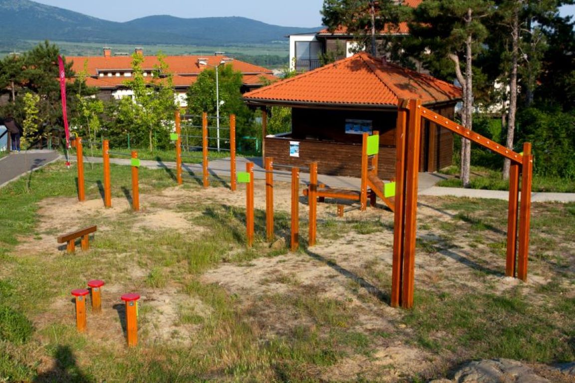 Santa Marina Hotel-Fitnes napolju.jpg