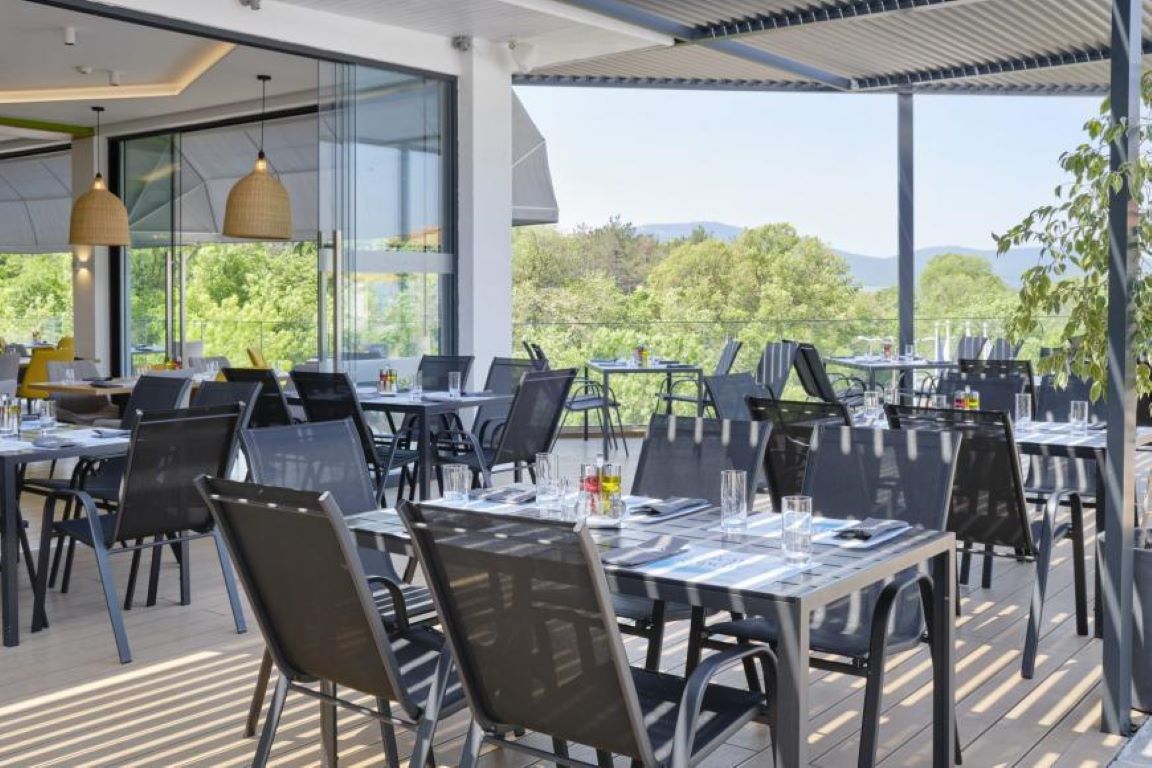 Hotel Viva Mare Beach-Terasa restorana.jpg