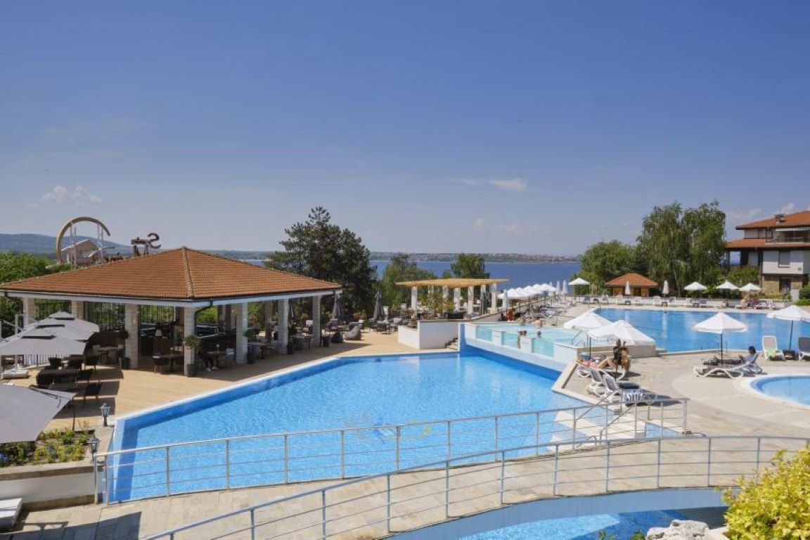 Viva Mare Beach Hotel-Bazeni.jpg