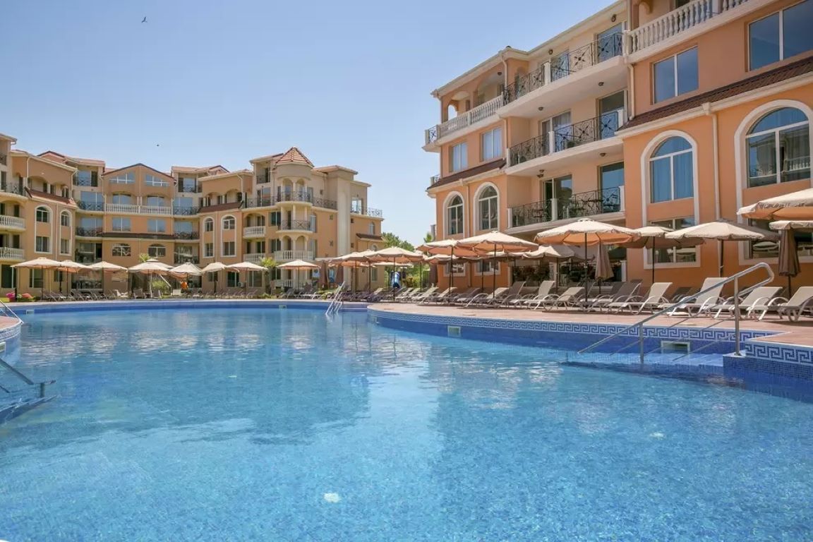 Hacienda Beach Hotel-Bazen.jpg