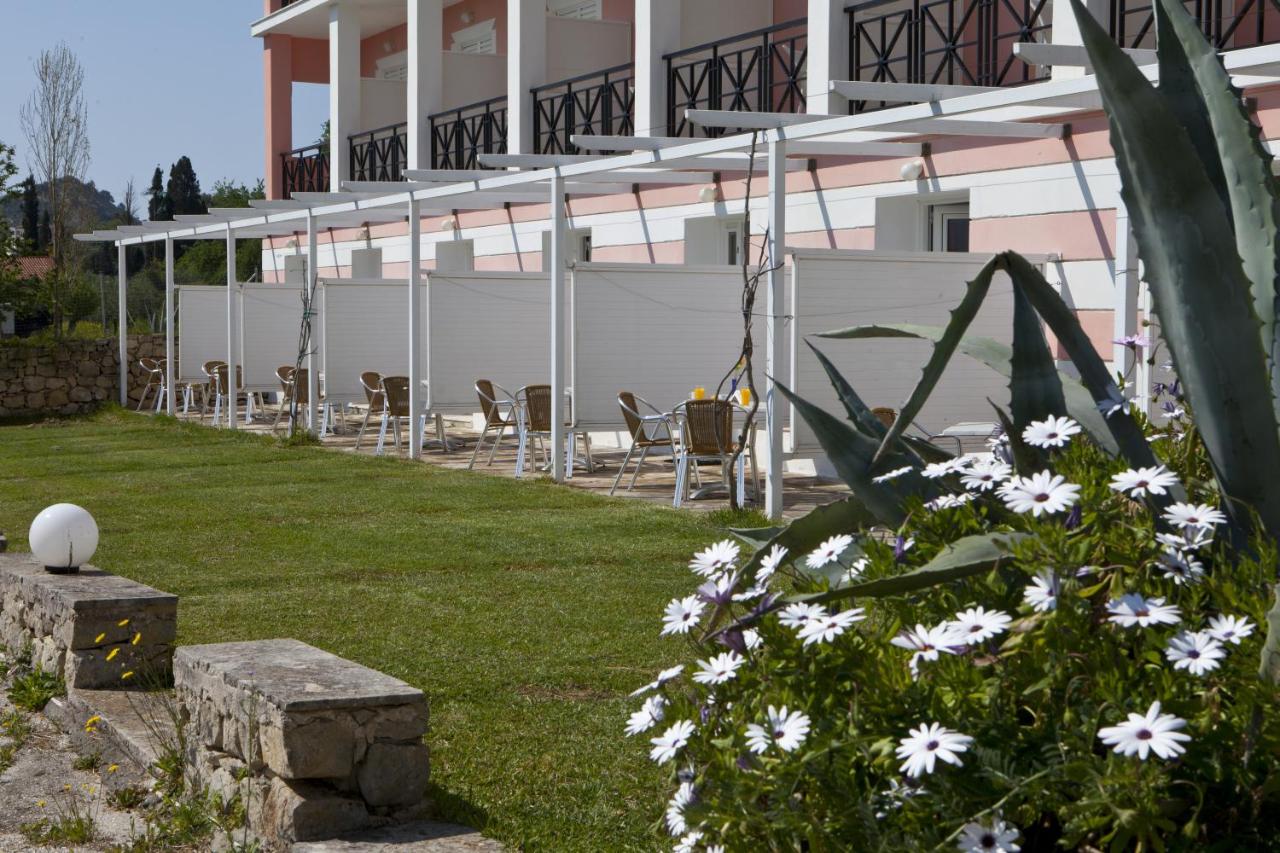 Palatino hotel terase u prizemlju.jpg