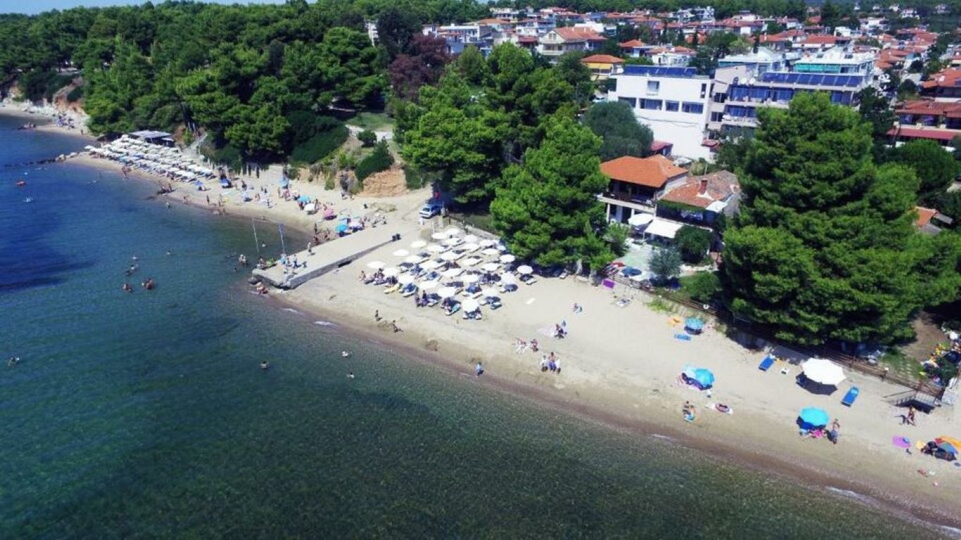 Golden Beach Metamorfosi-Plaza.jpg