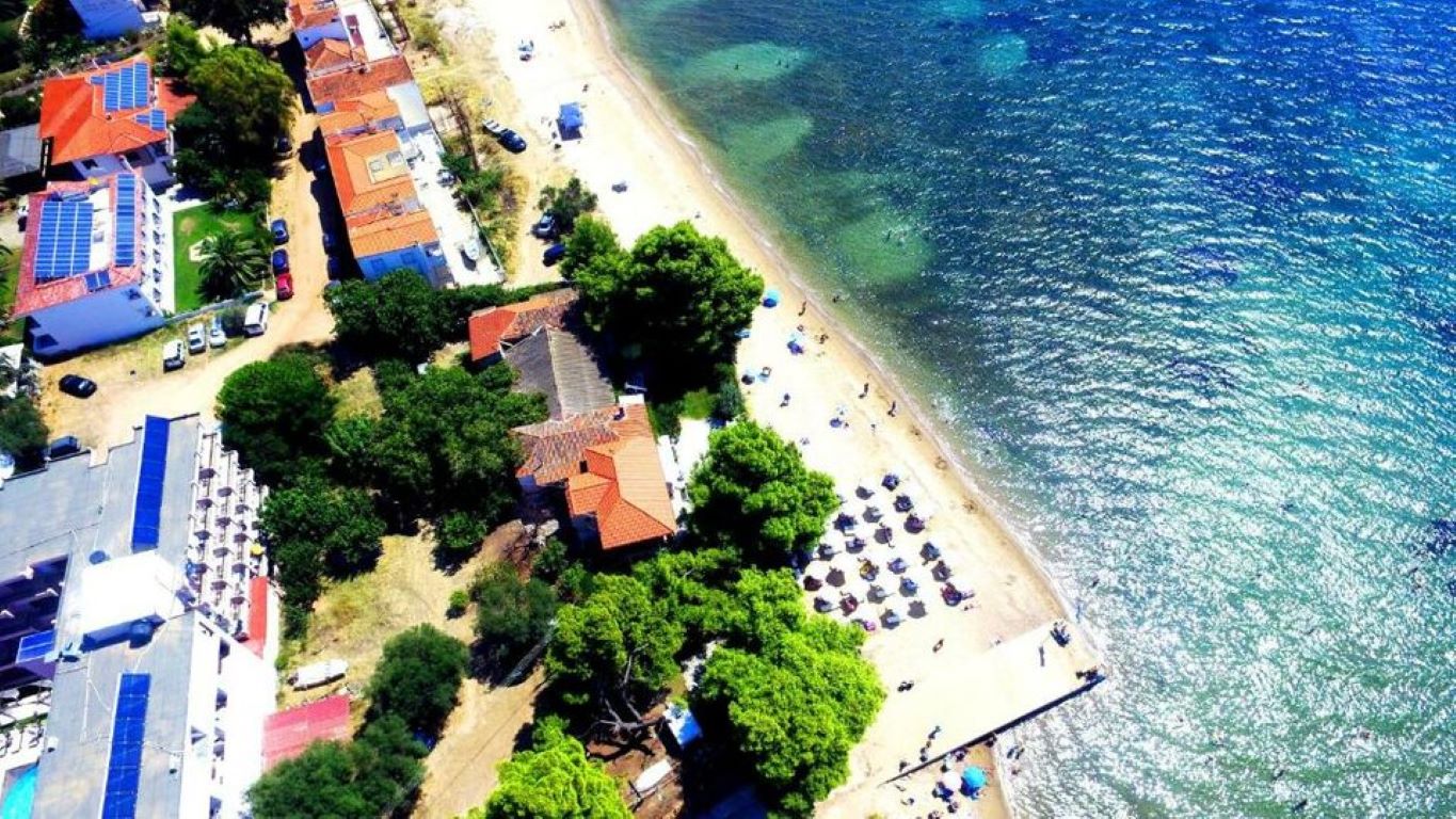 Hotel Golden Beach Metamorfosi-Plaza hotela.jpg