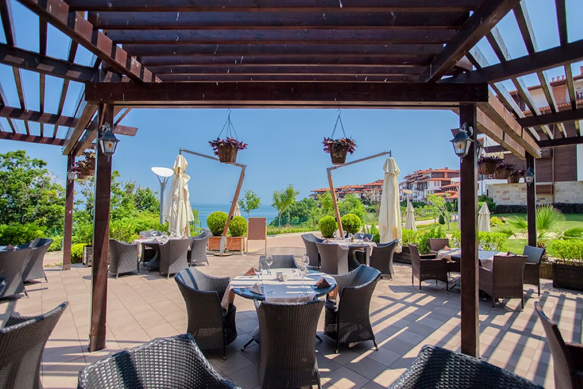 Saint Thomas Hotel-Terasa restorana.jpg