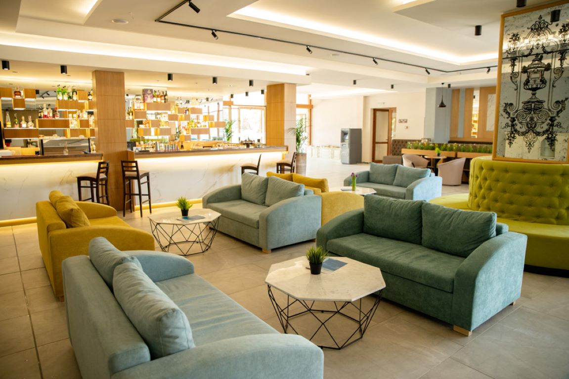 Saint Thomas-Lobby.jpg
