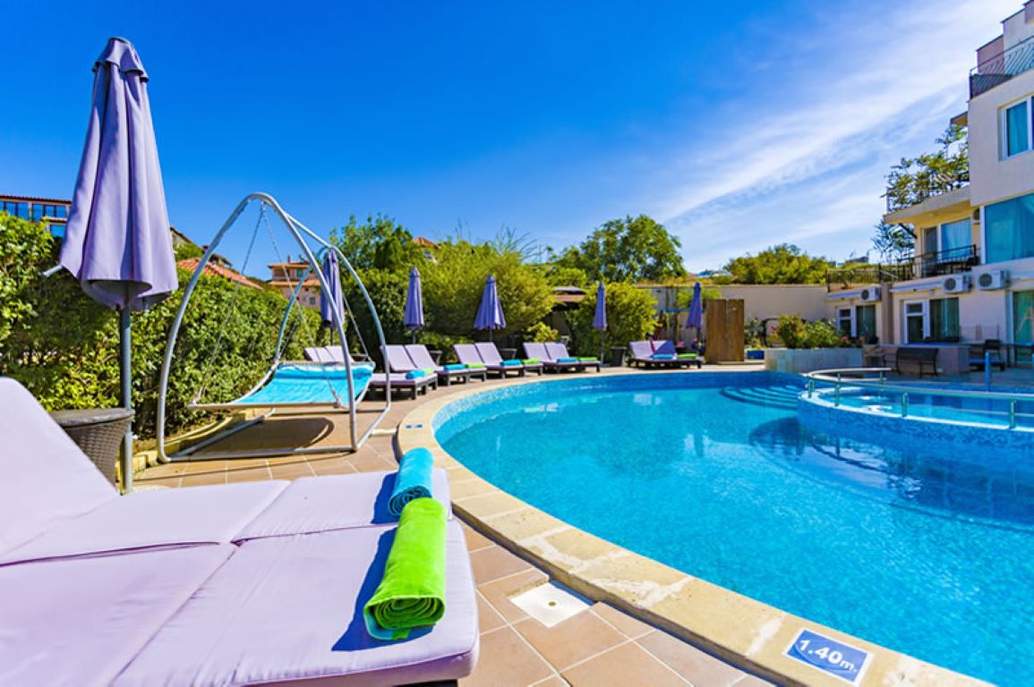Hotel Selena Beach-Bazen.jpg