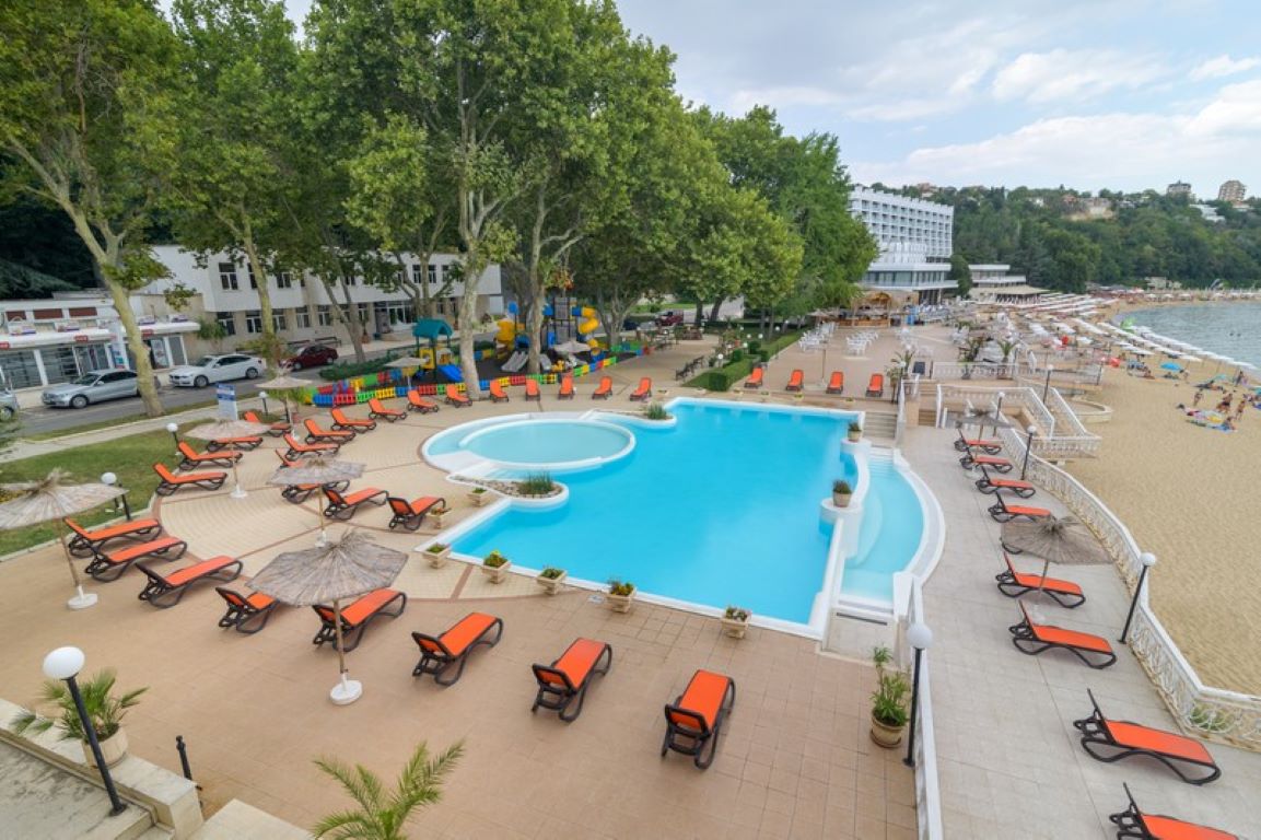 Marina Hotel-Bazen.jpg