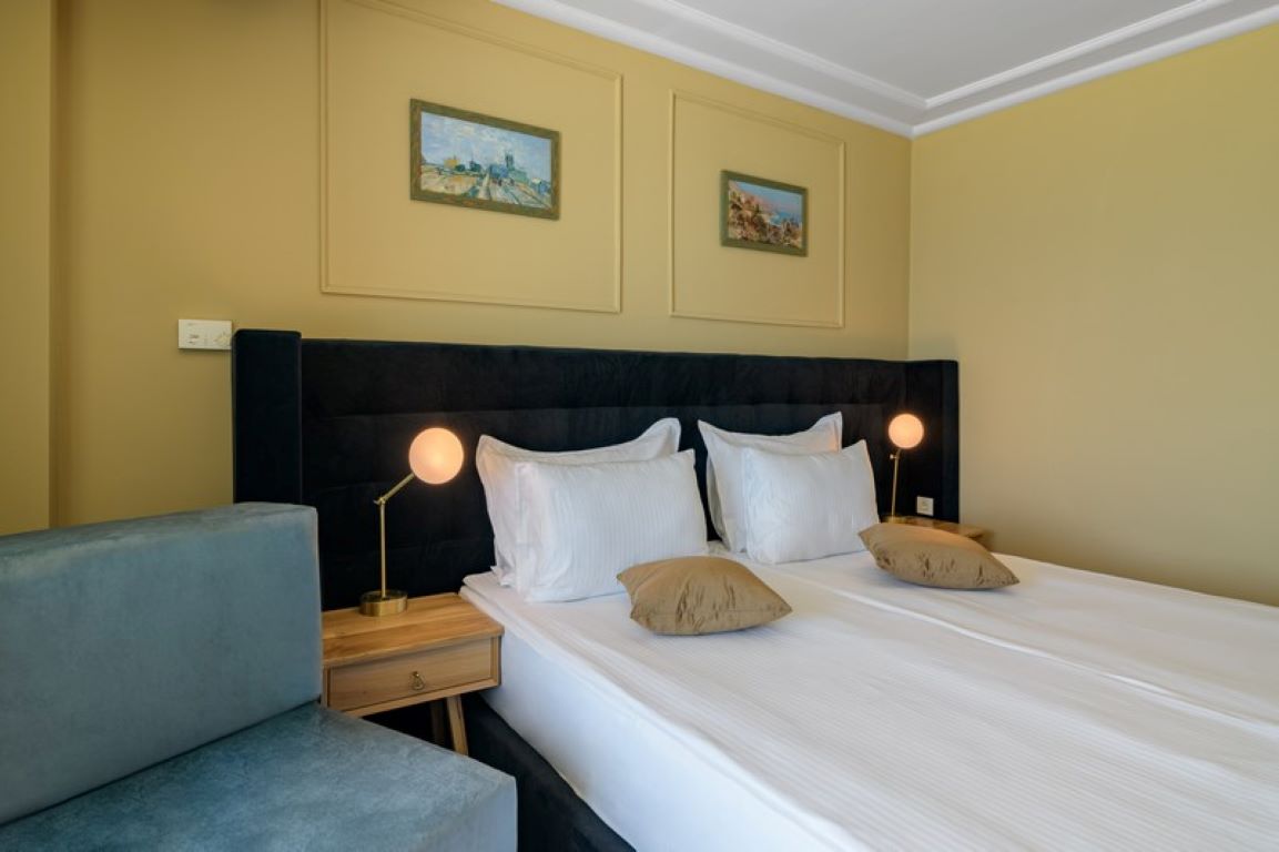 Marina Hotel-Standardna soba basta.jpg