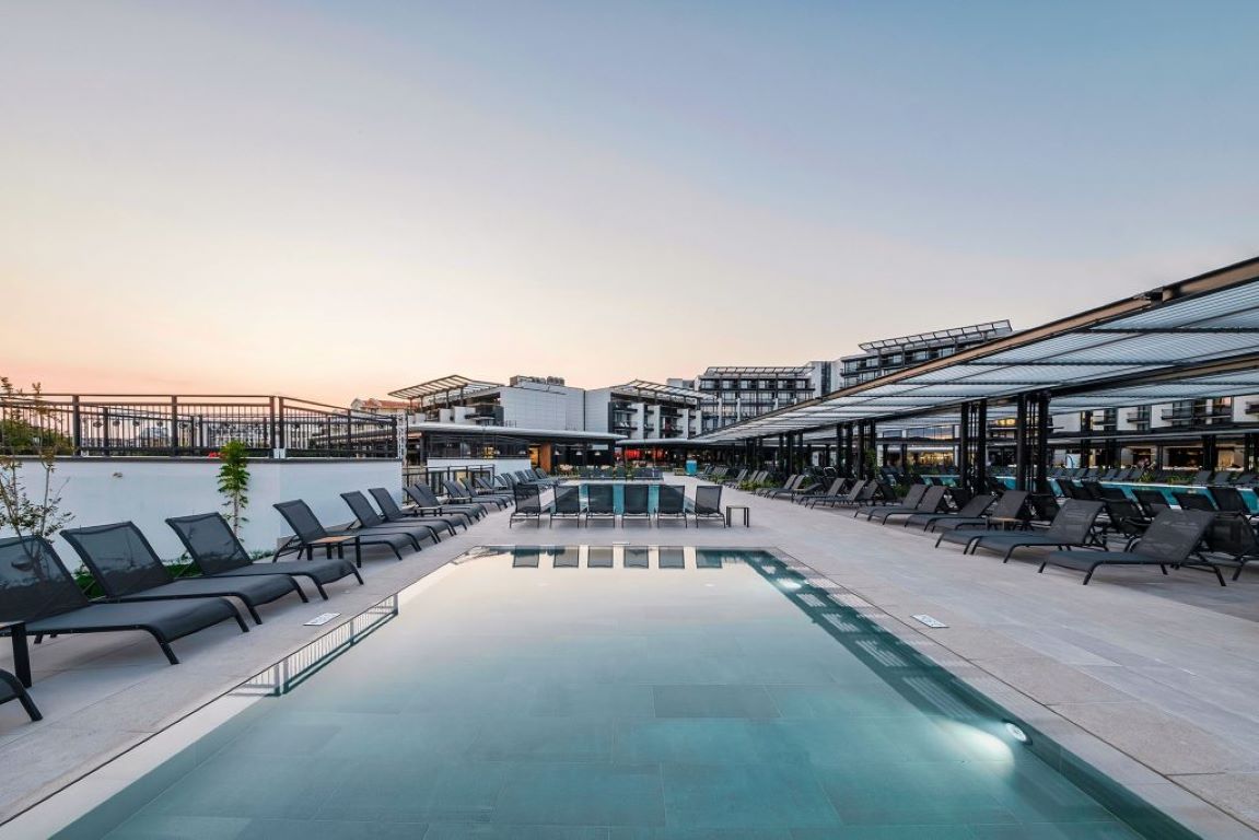 Voya Beach Resort Hotel-Bazen.jpg