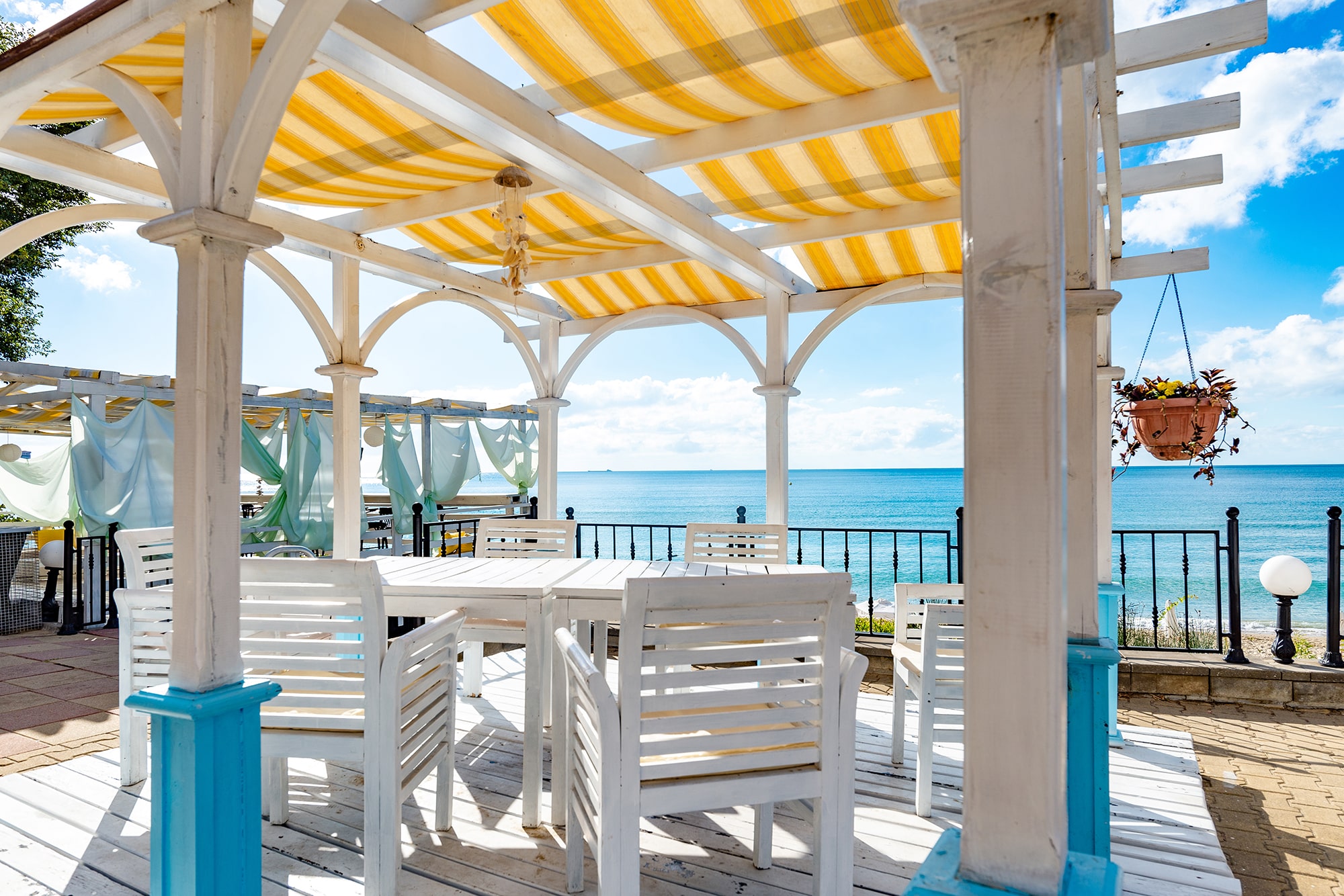 Tiva del Mar Hotel-Bar na plazi.jpg