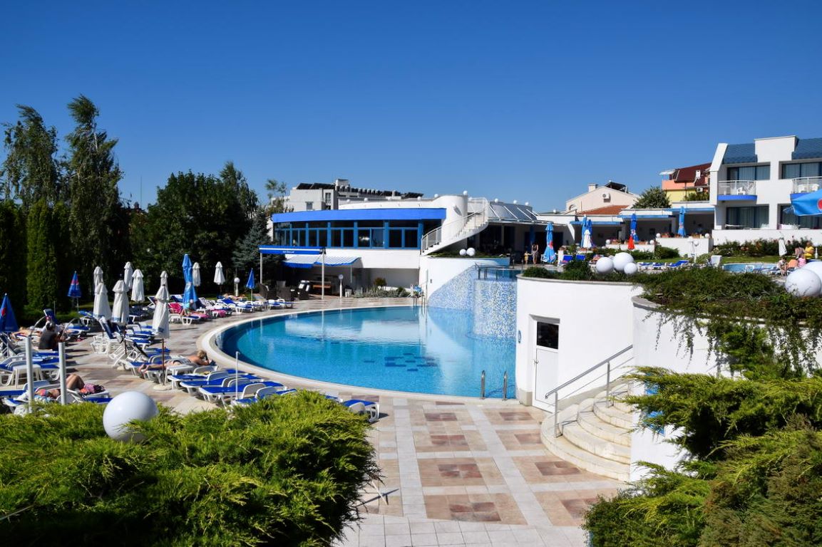 Hotel Sineva Park-Bazen.jpg