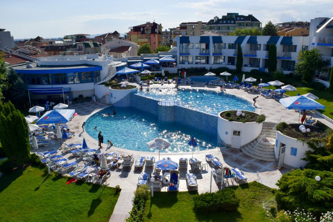 Hotel Sineva Park-Bazeni.jpg