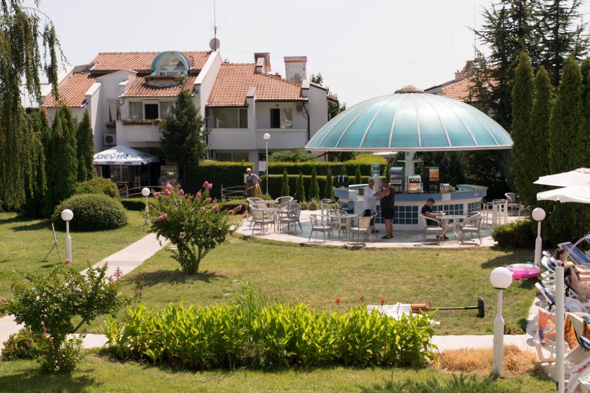 Sineva Park-Bar na bazenu.jpg