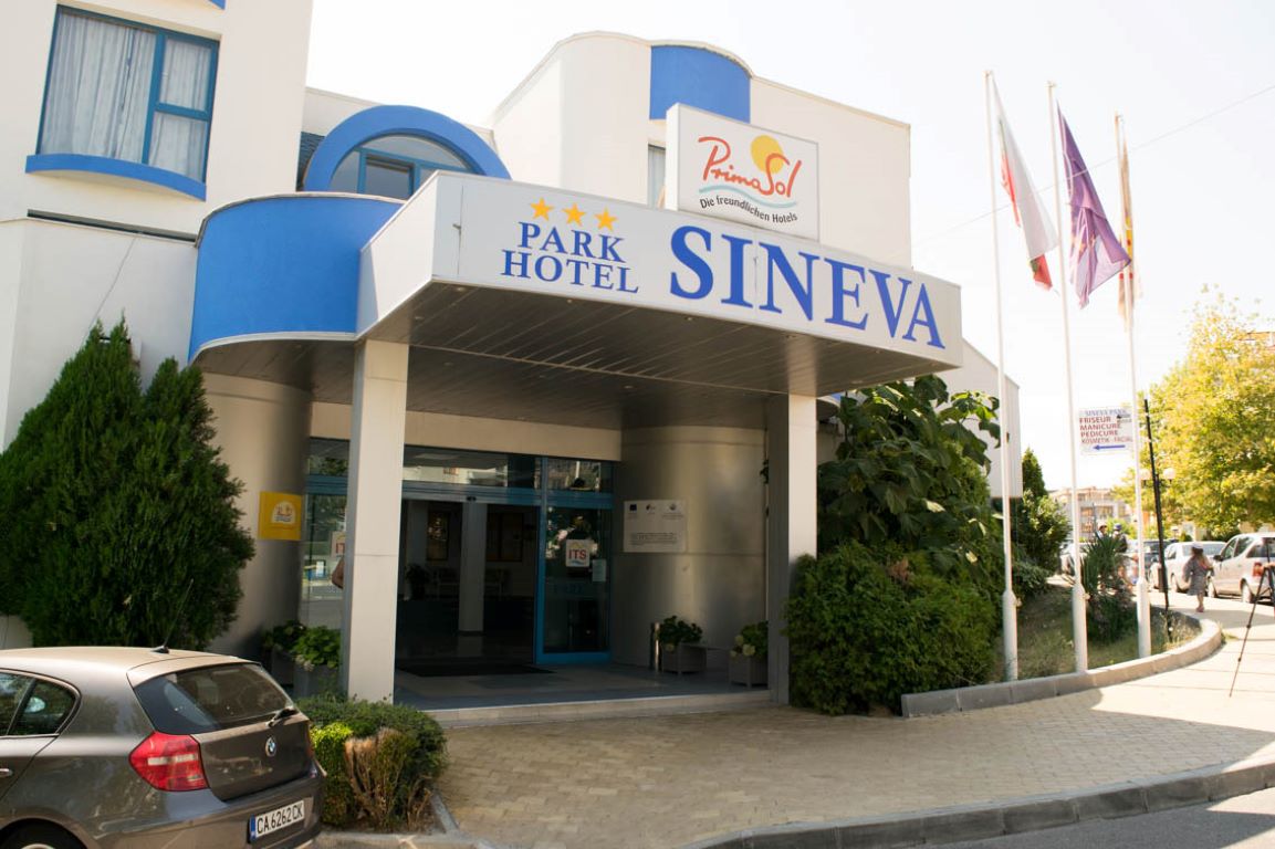 Sineva Park Hotel-Ulaz u hotel.jpg