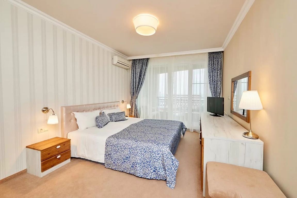 Hotel Penelope Palace-Apartman pogled more.jpg