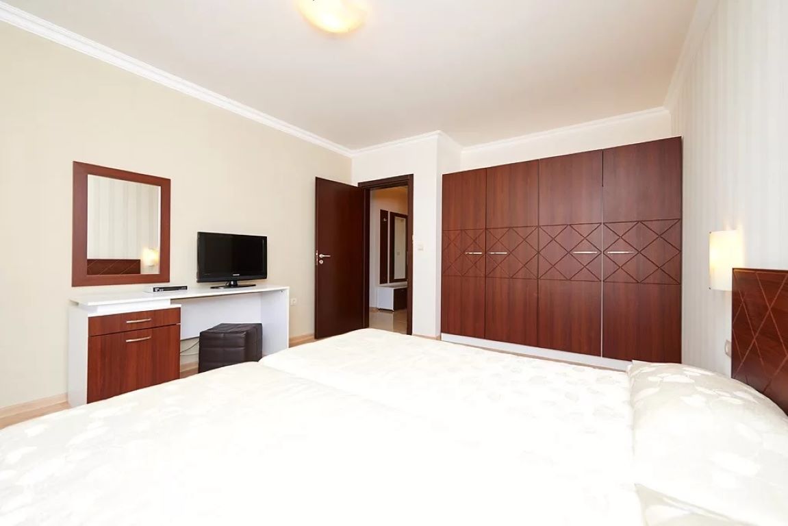Penelope Palace Hotel-Apartman pogled park.jpg