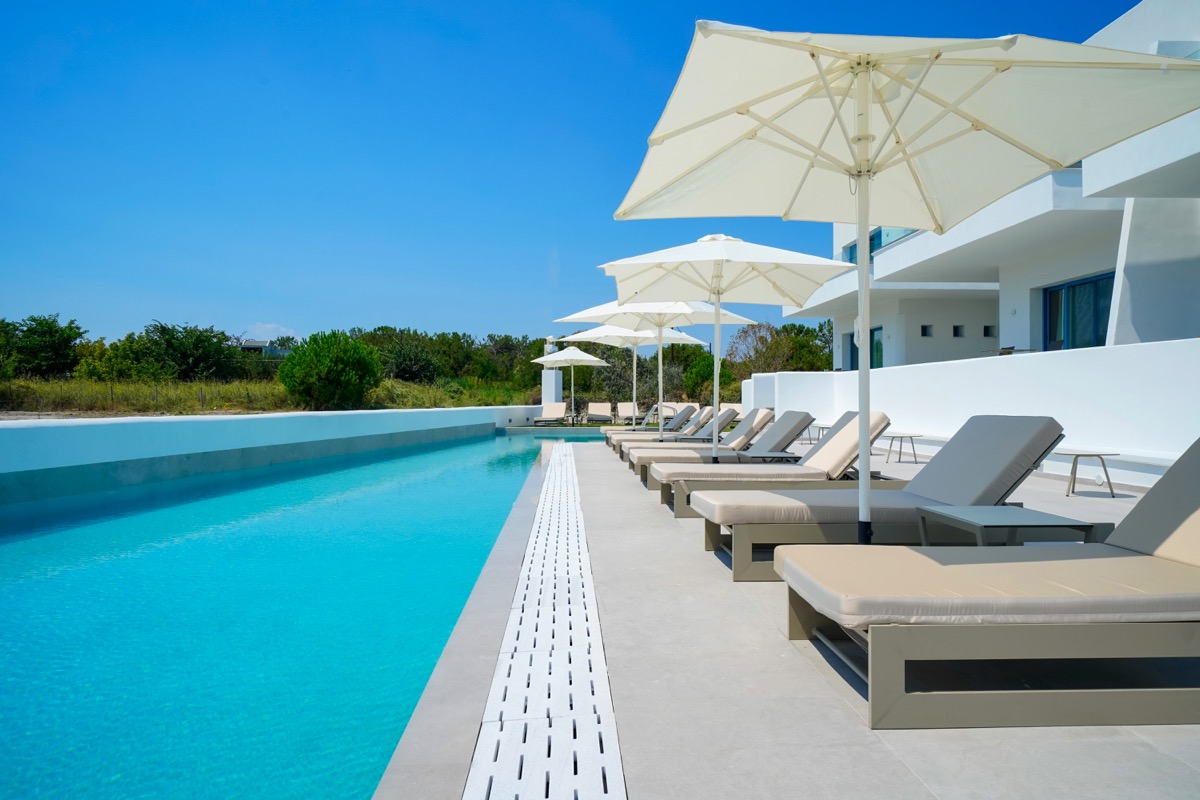 Narciso Luxury Suites ležaljke.jpg