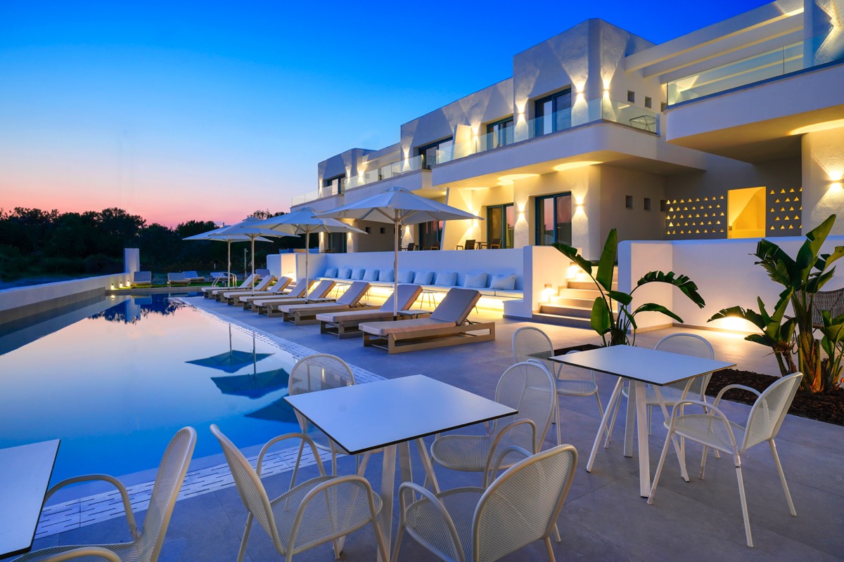 Narciso Luxury Suites noću.jpg
