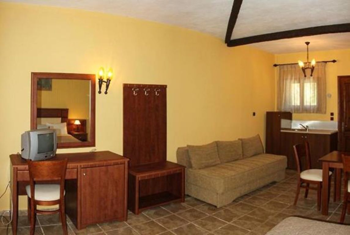 Tsigoura Hotel kuhinja apartmana.jpg
