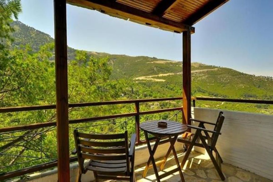 Tsigoura Hotel pogled.jpg