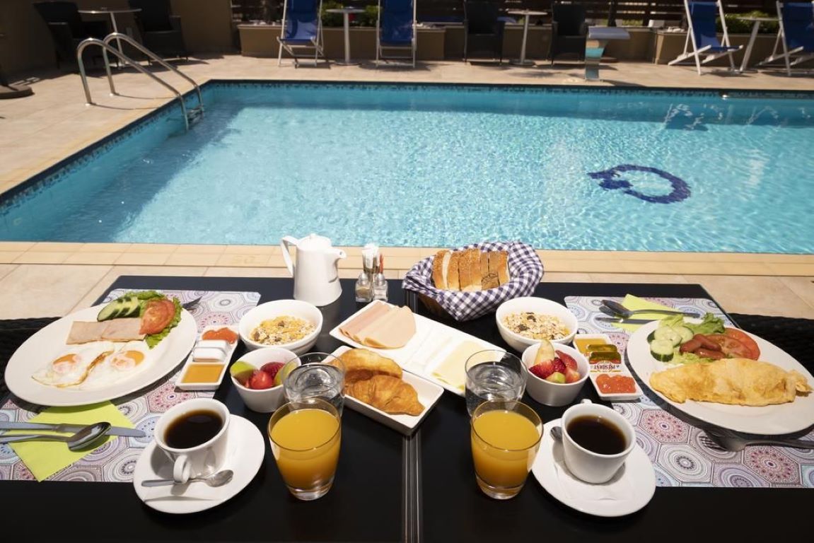 Olympos Suites Apartments bazen.jpg