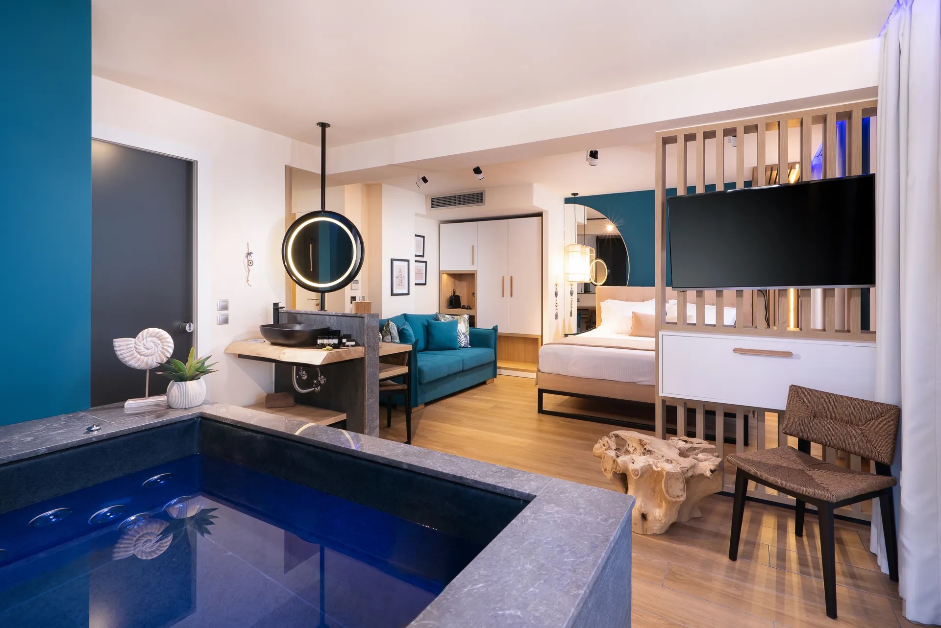 SKS Boutique Rooms & Suites djakuzi deluxe suite.jpg