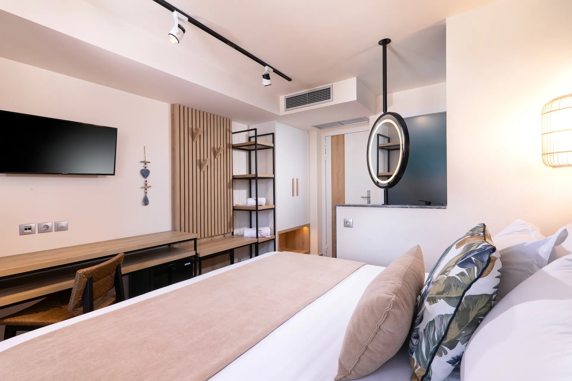 SKS Boutique Rooms & Suites room deluxe double.jpg