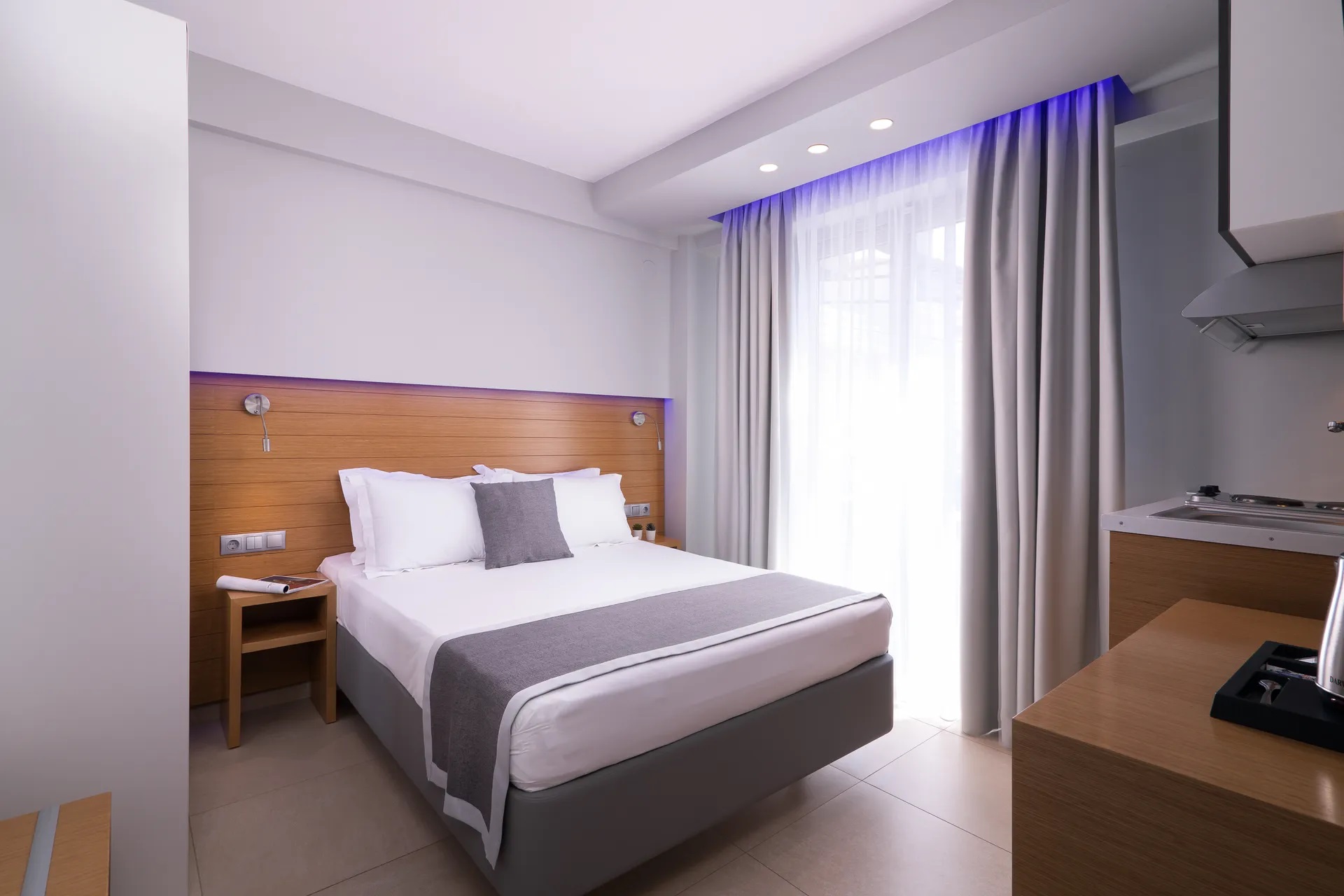 SKS Boutique Rooms & Suites standard double soba.jpg