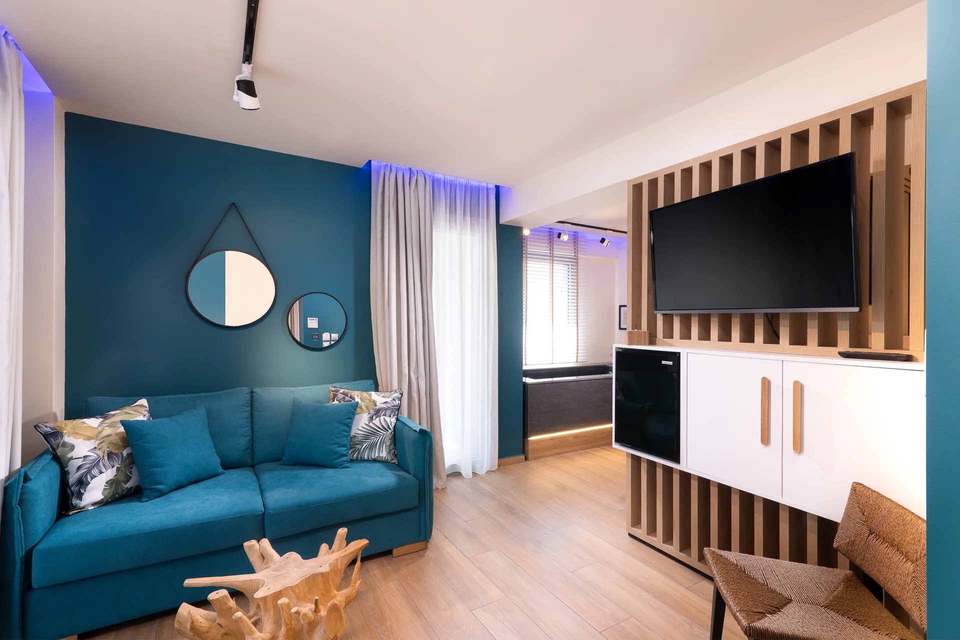 SKS Boutique Rooms & Suites suite deluxe sa đakuzijem.jpg