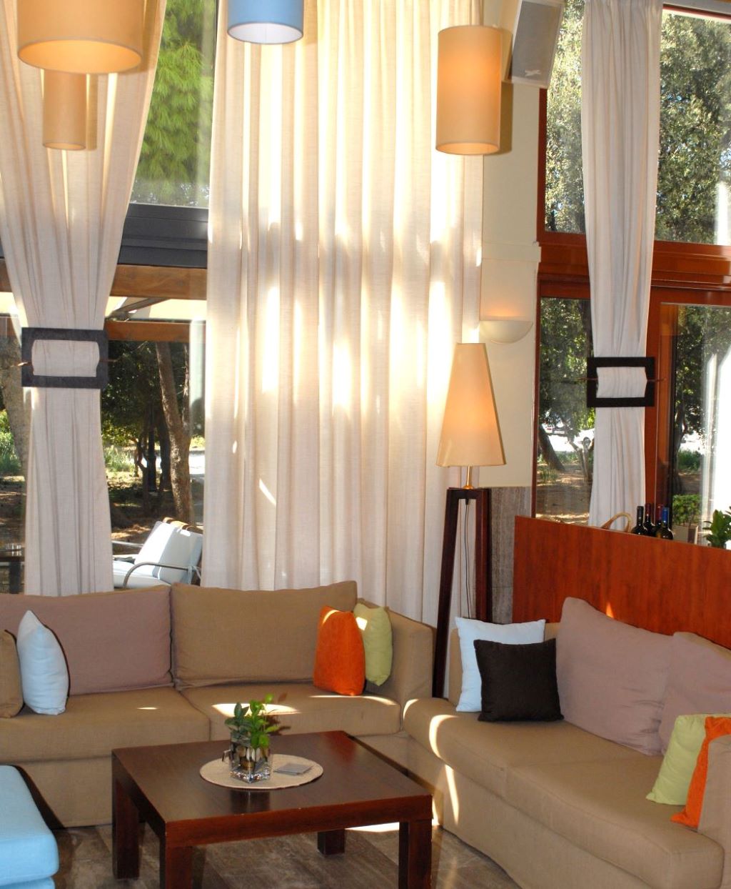 Karystion hotel kafe bar.jpg