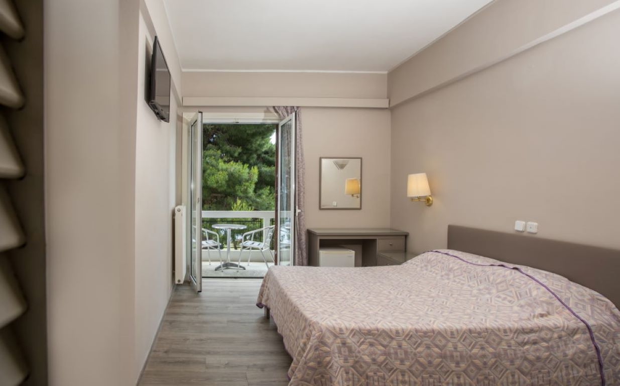 Karystion hotel standard room double.jpg