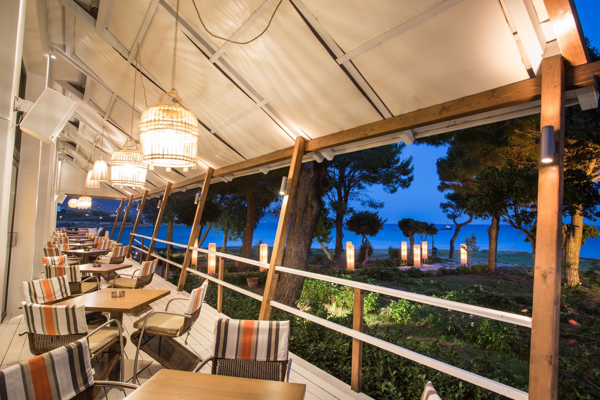 Karystion hotel terasa restorana.jpg