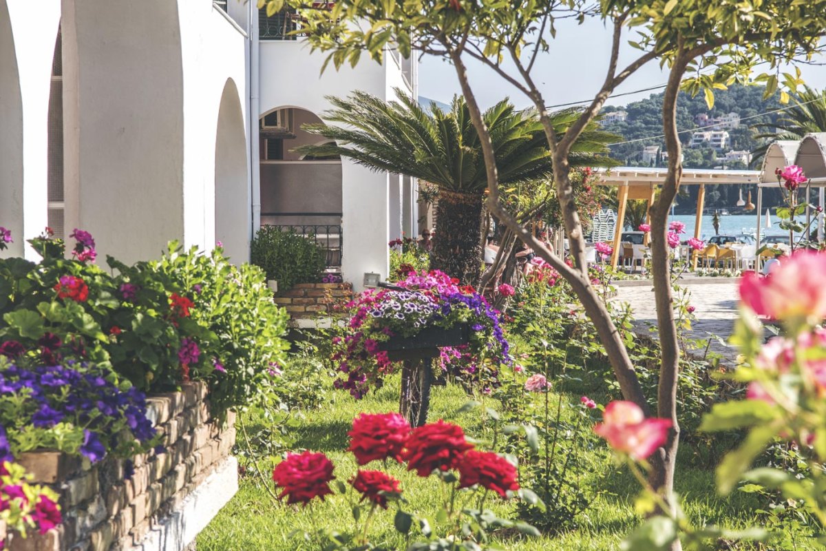 Iliada Beach hotel basta.jpg