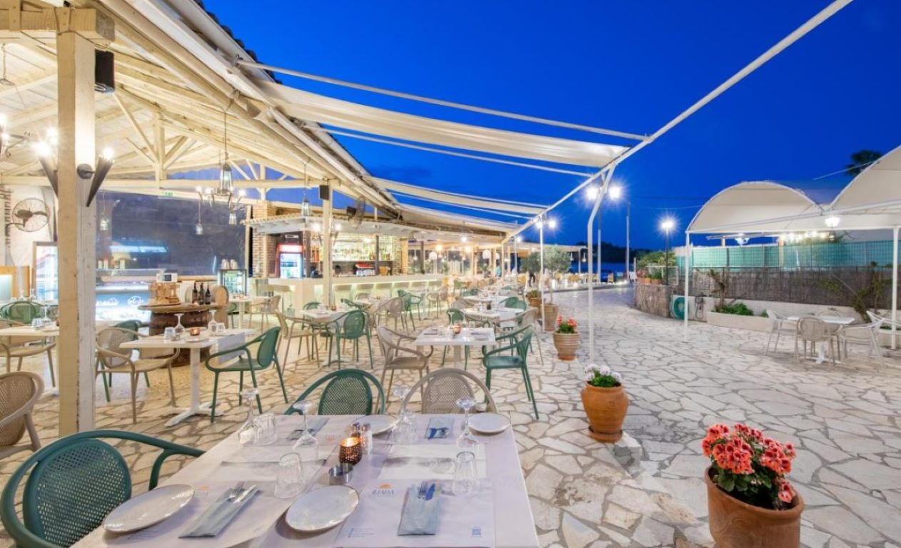 Iliada Beach hotel glavni restoran.jpg