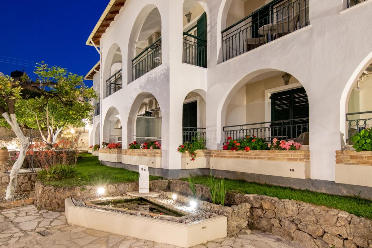 Iliada Beach hotel zgrada.jpg