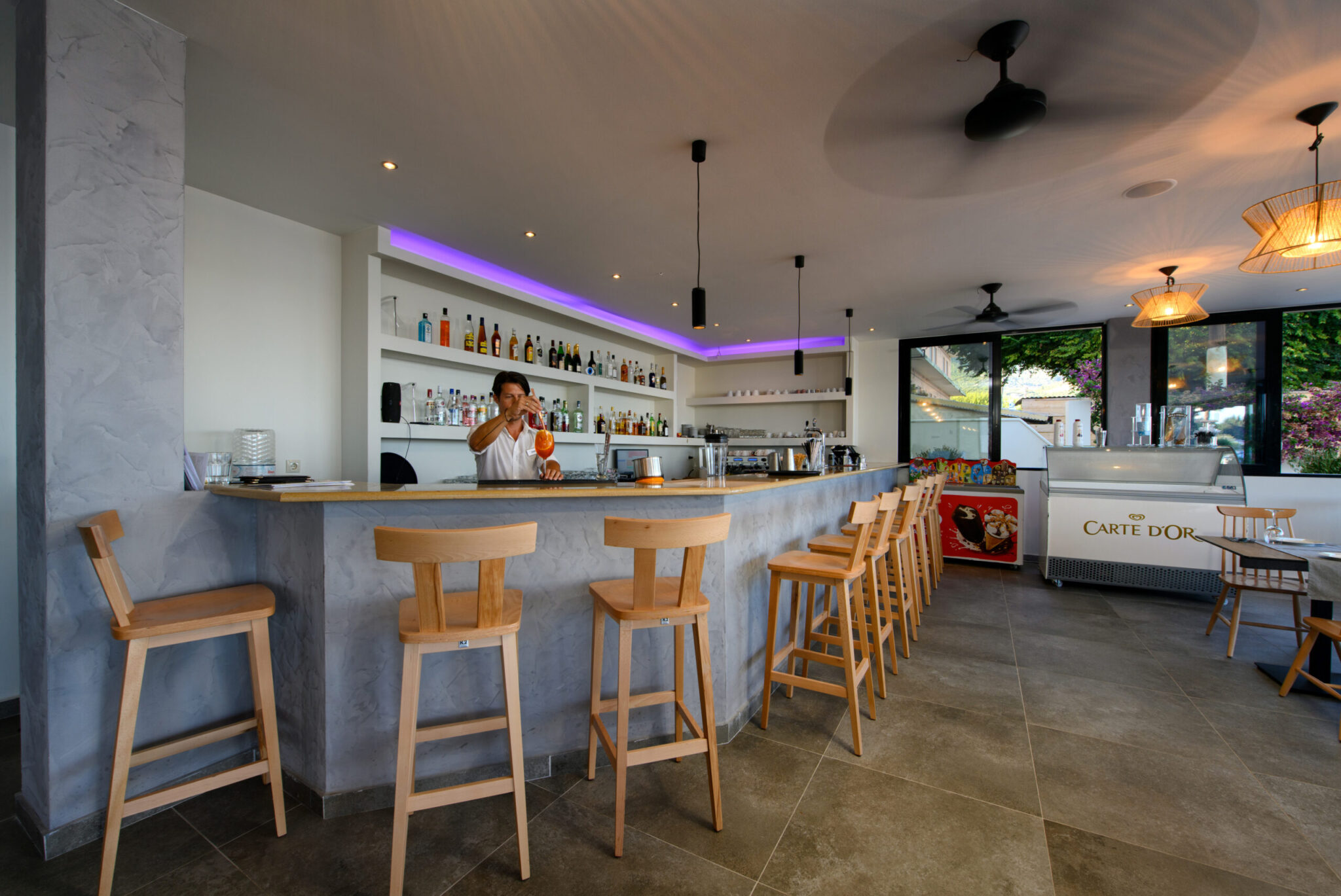 Ipsos di Mare hotel bar.jpg