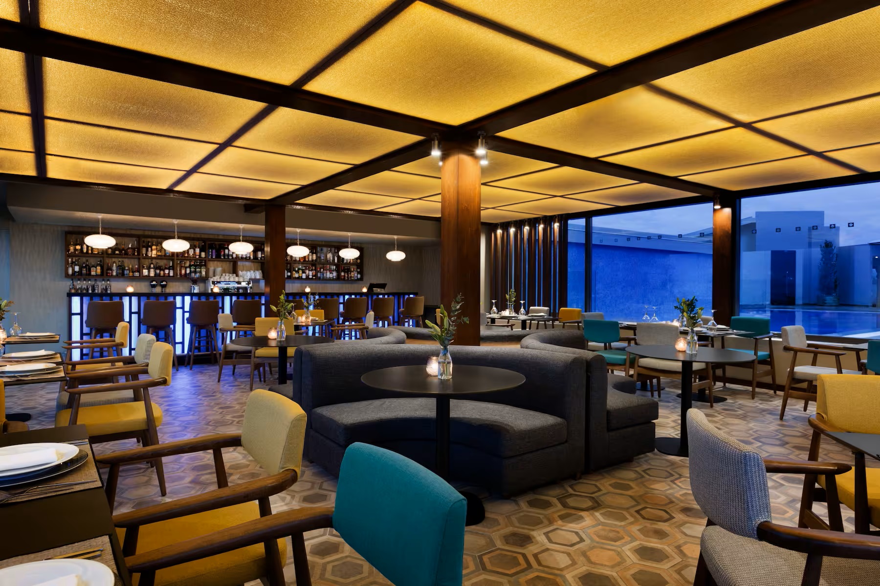 Wyndham Grand Athens hotel lobi bar.jpg