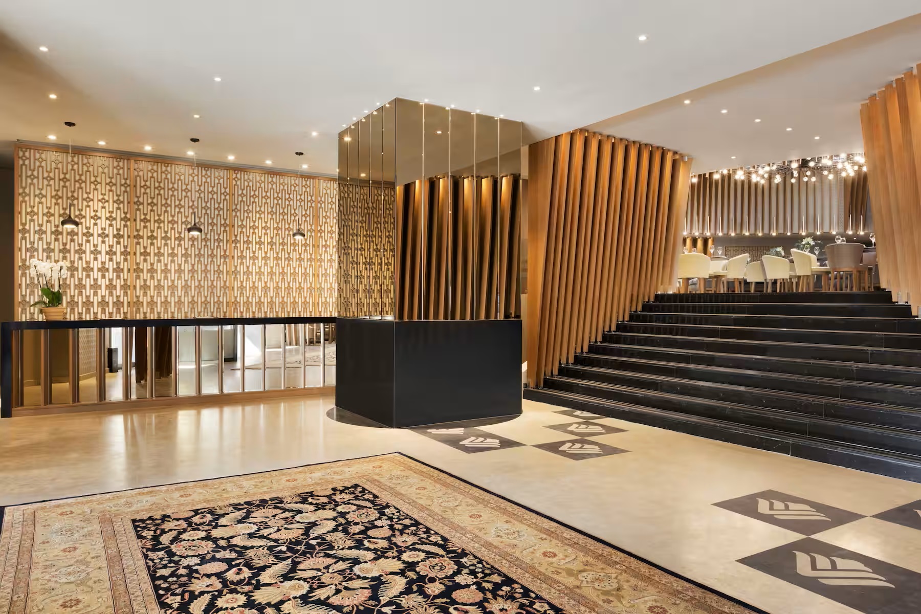 Wyndham Grand Athens hotel recepcija i lobi.jpg
