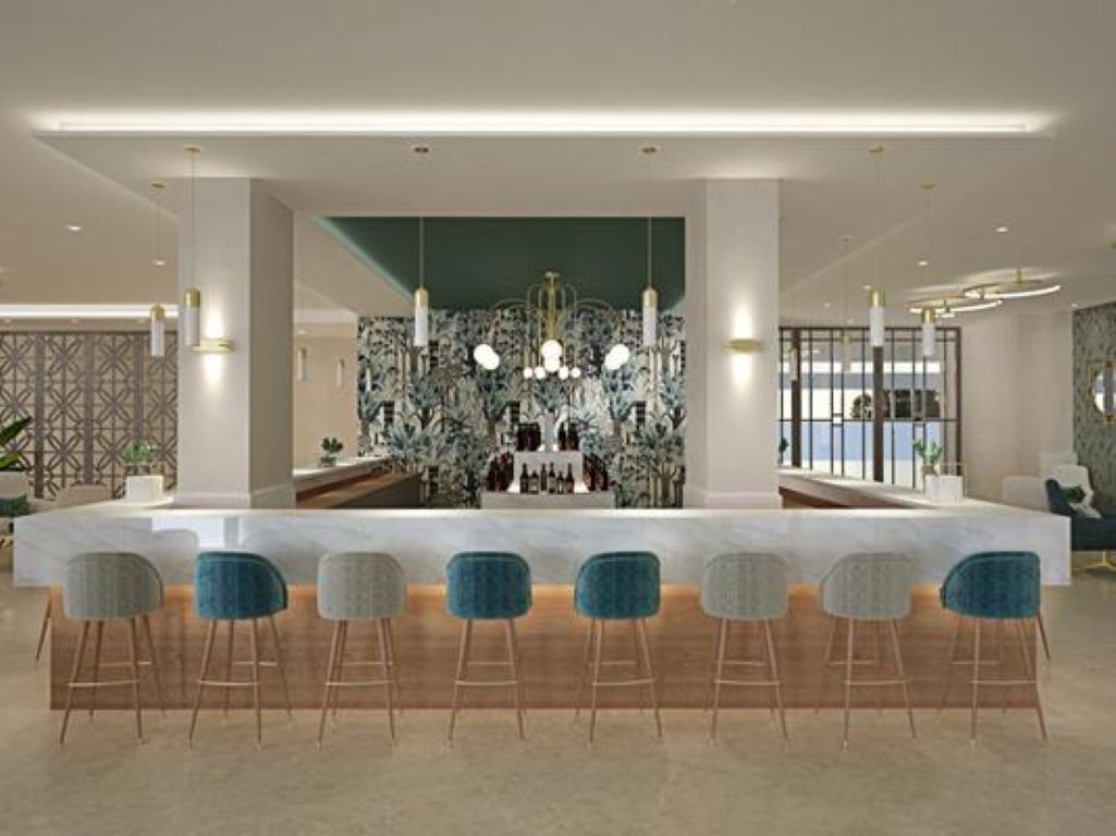 Ninos Grand Beach Hotel & Resort hotelski bar.jpg