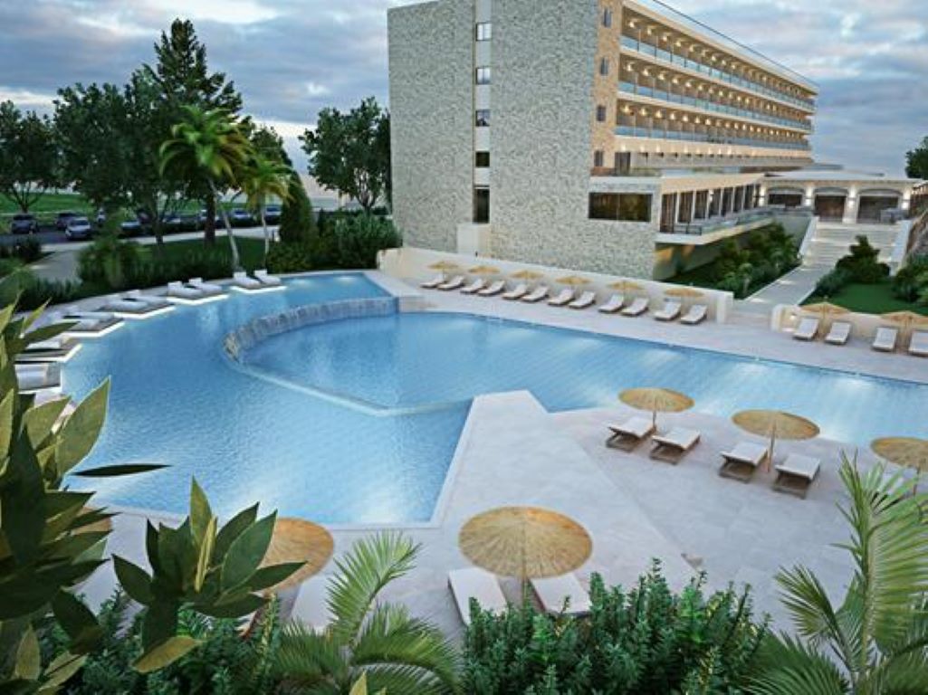 Ninos Grand Beach Hotel & Resort zgrada i bazen.jpg