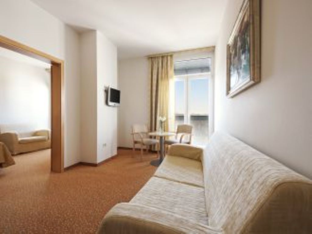 Radin Hotel-Suite.jpg